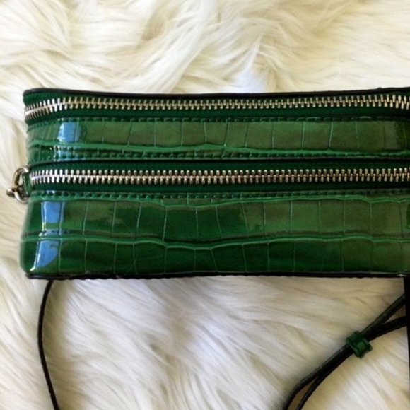 TAHARI 🆕️ RARE Emerald Crossbody - Picture 7 of 14